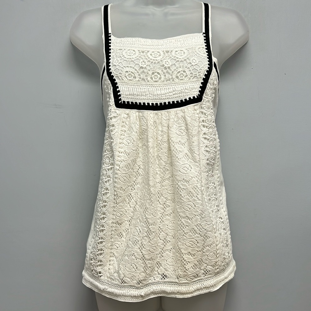 SOLD IN STORE Akemi + Kin Boho Crotchet Detailed Tank Top Size Medium - Picture 2 of 13